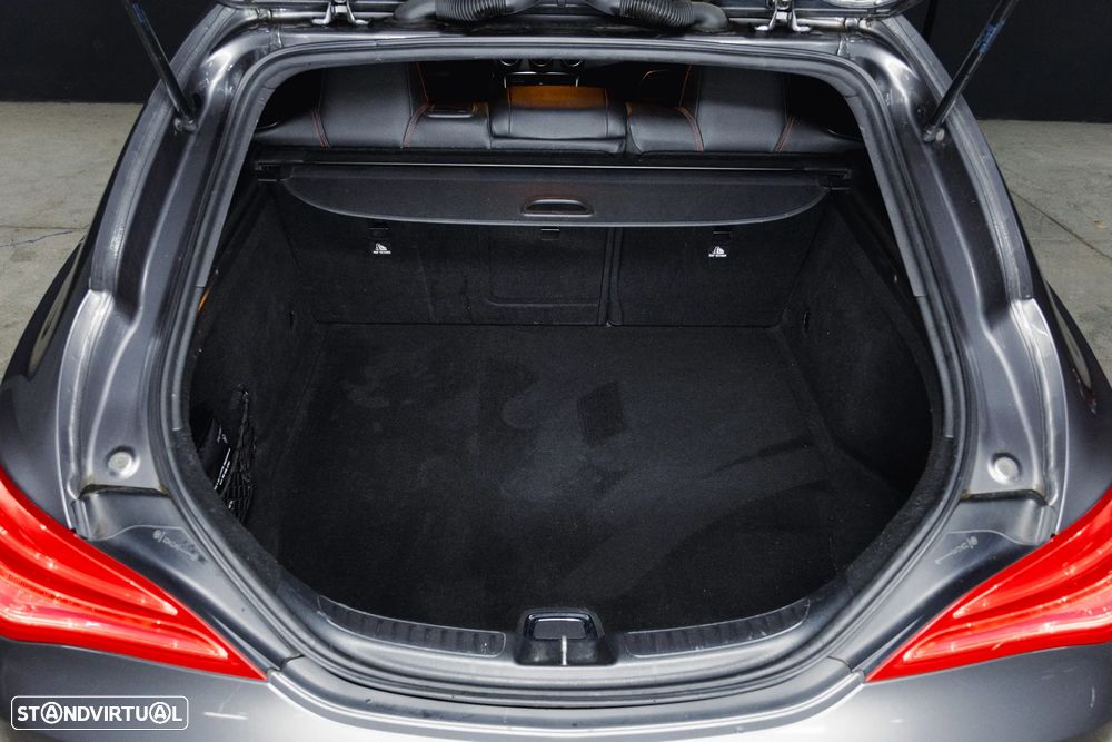 Mercedes-Benz CLA 180 d Shooting Brake AMG Line Aut. - 17