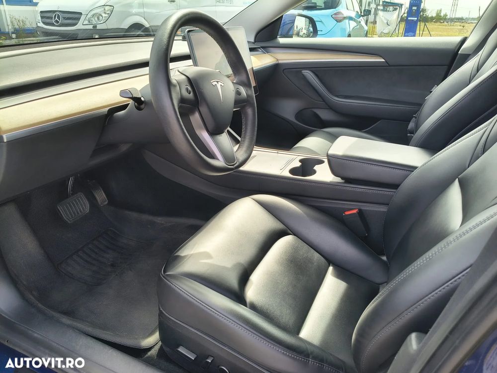 Tesla Model 3 - 12