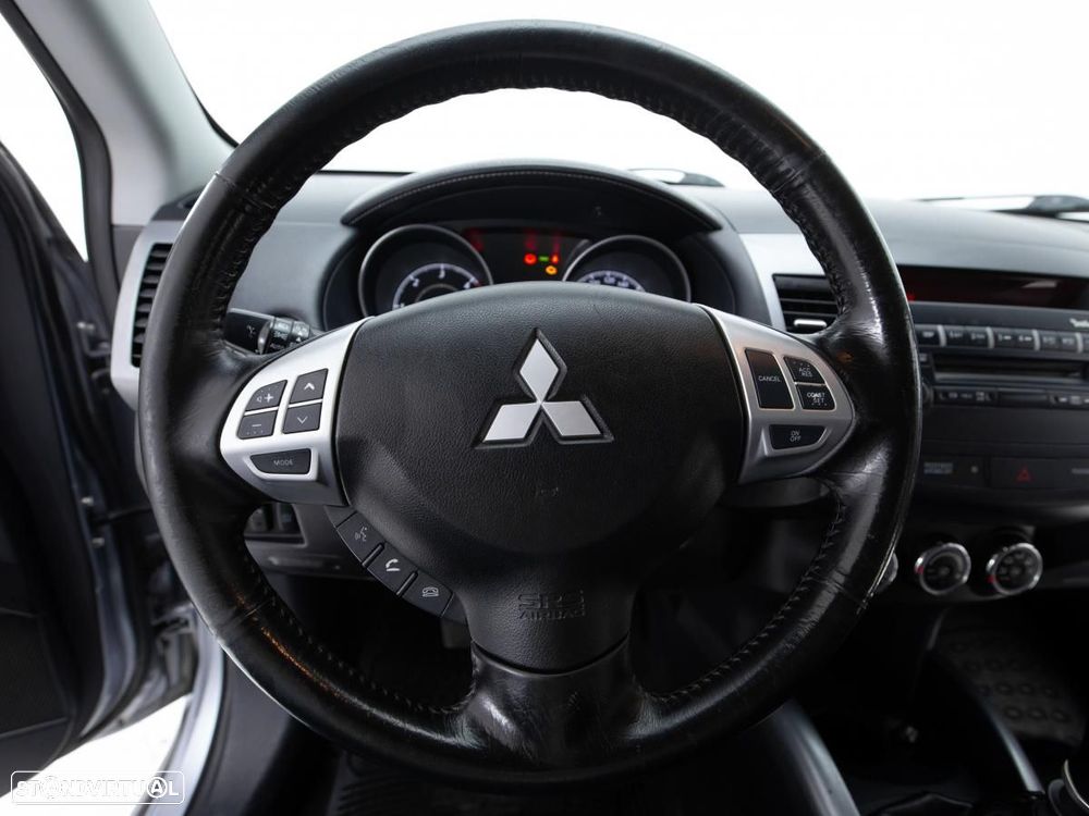 Mitsubishi Outlander - 15