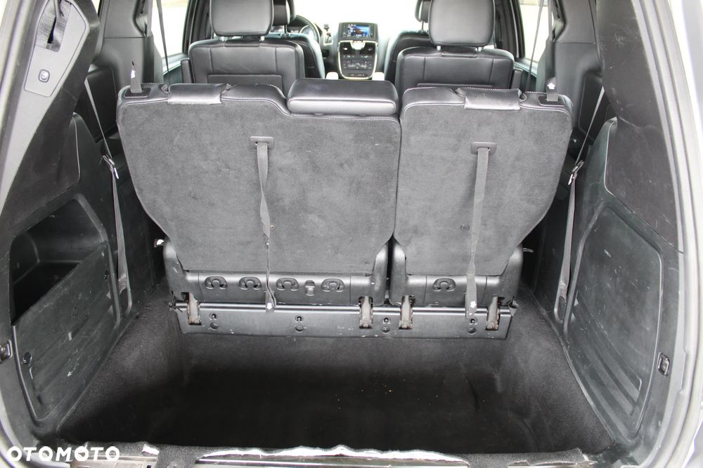 Chrysler Town & Country - 19