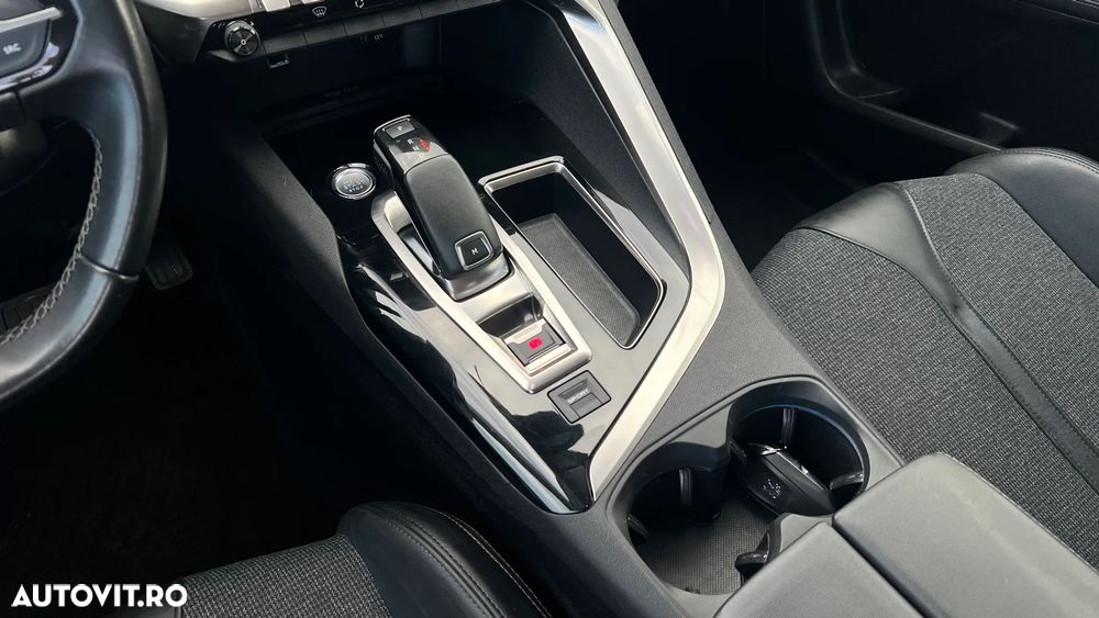 Peugeot 3008 PureTech 130 Stop & Start GPF EAT8 Allure - 11