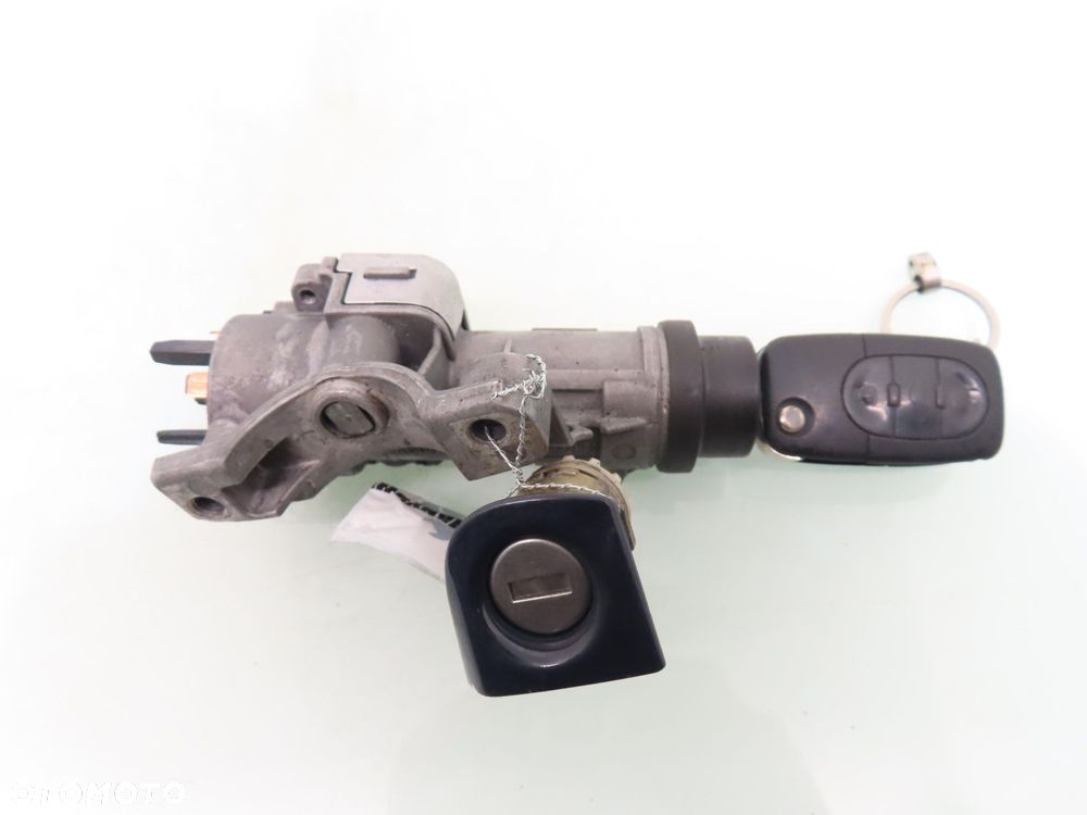 STACYJKA WKŁADKI AUDI A4 B6 4B0905851G - 1