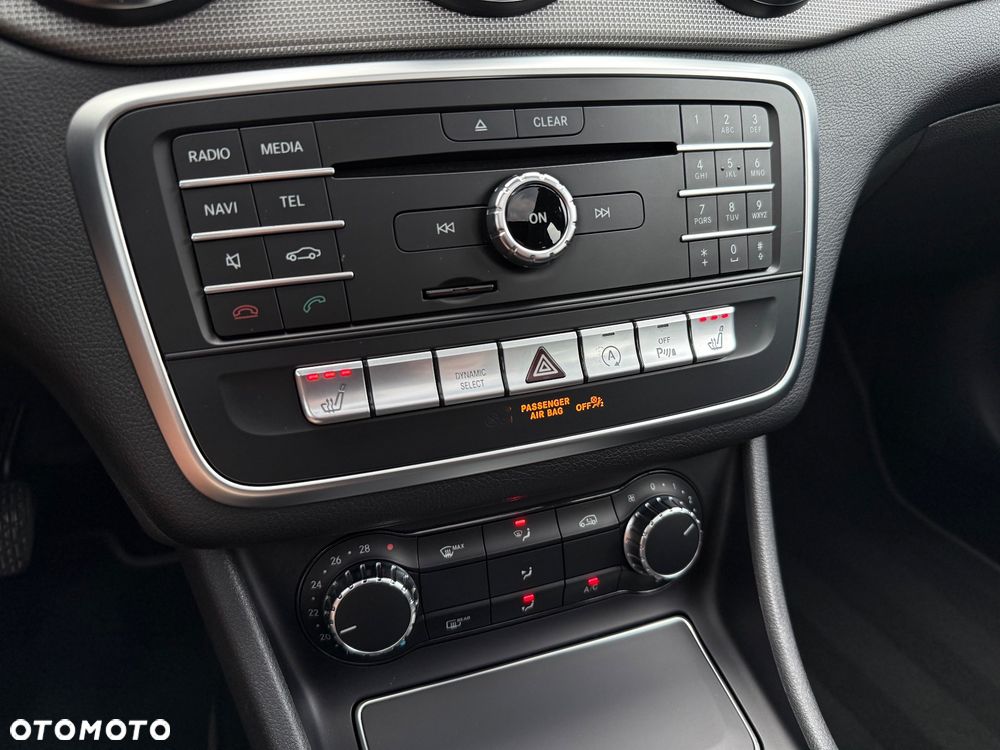 Mercedes-Benz CLA 180 7G-DCT Peak Edition - 29