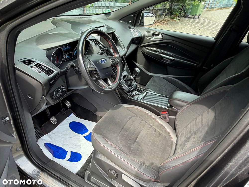 Ford Kuga 1.5 EcoBoost 2x4 ST-Line - 18