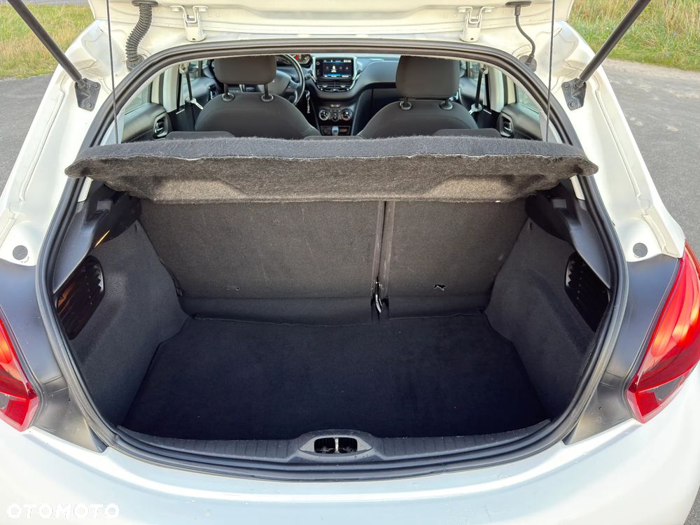 Peugeot 208 - 21