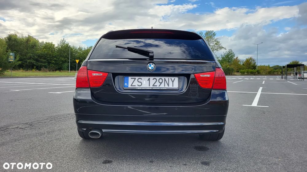 BMW 3 Series 2009 photo 4