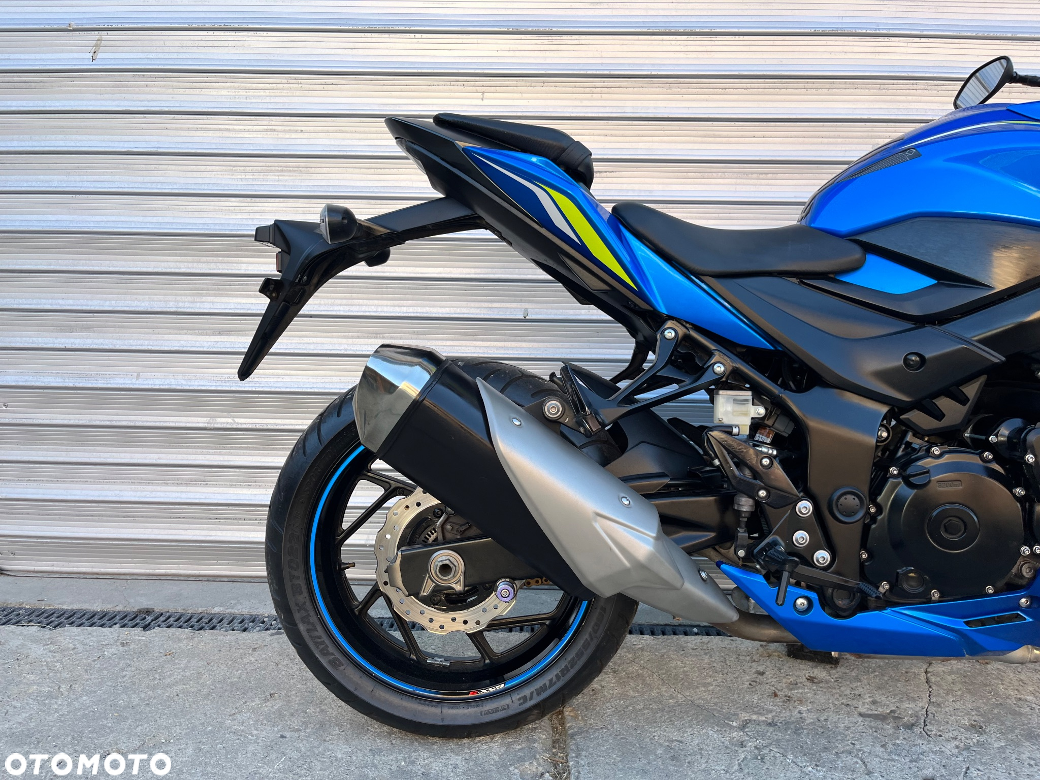 Suzuki GSX - 16