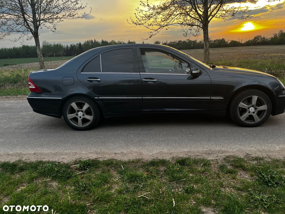Mercedes-Benz Klasa C 240 T Avantgarde 4-Matic - 8