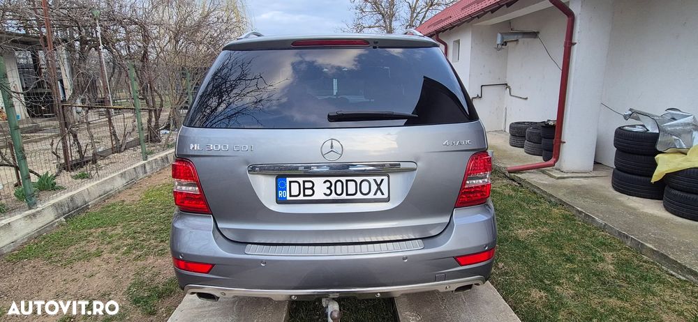 Mercedes-Benz ML 300 CDI 4Matic 7G-TRONIC DPF BlueEFFICIENCY Grand Edition - 6