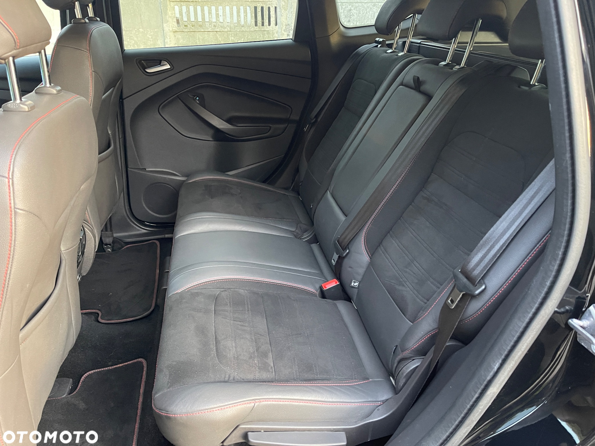 Ford Kuga 1.5 EcoBoost 2x4 ST-Line - 28