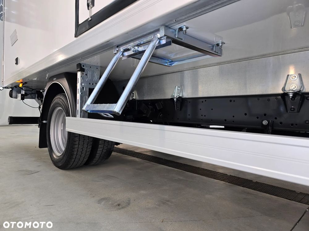 Iveco DAILY 50C18 MROŻNIA 8-PALETOWY + WINDA.1Tona AGREGAT Carrier -20*C +20*C 183Tyś km SERWIS DO OSTATNIEGO Km ASO IVECO SALON PL BOGATA OPCJA WYPOSAZENIA LED NAVI AKTYWNY TEMPOMAT FOTEL KIEROWCY PNEŁMATYCZNY - 27