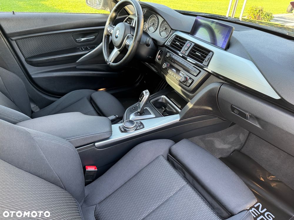 BMW Seria 3 320d Touring Sport Line - 27
