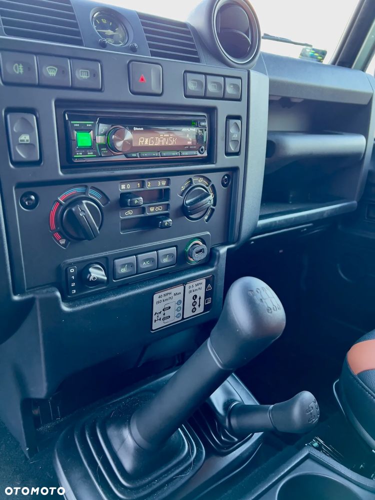 Land Rover Defender 2.2 TD4 SE - 17