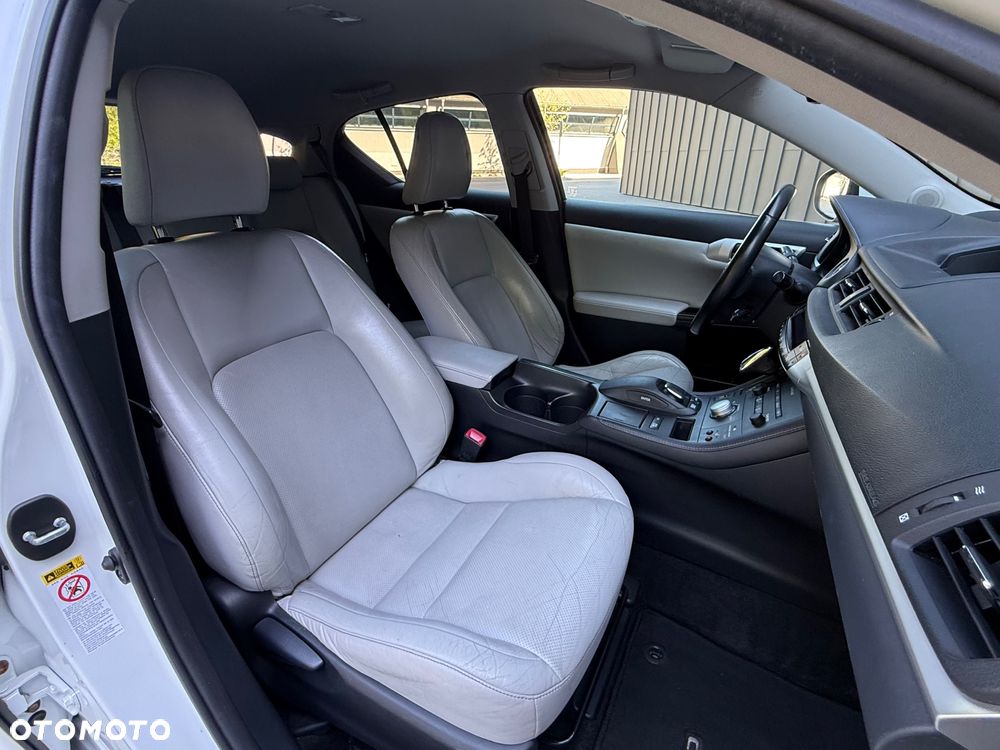 Lexus CT 200h Prestige - 28