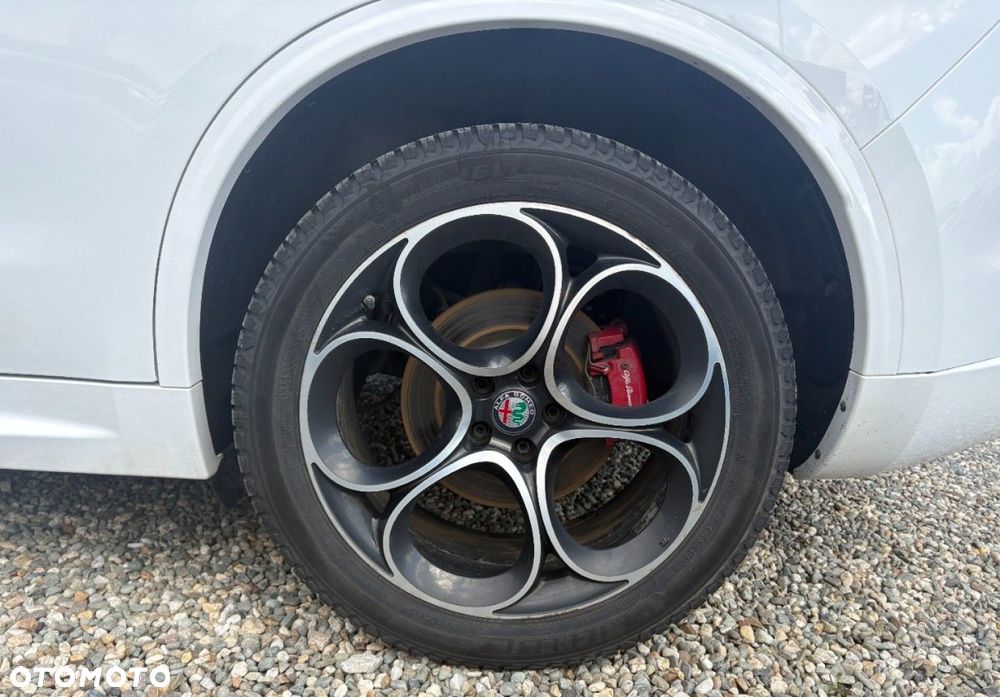 Alfa Romeo Stelvio - 16