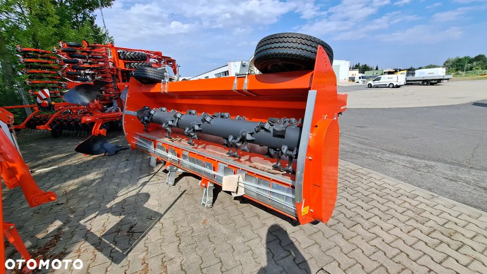 Kuhn RM 320 - 4