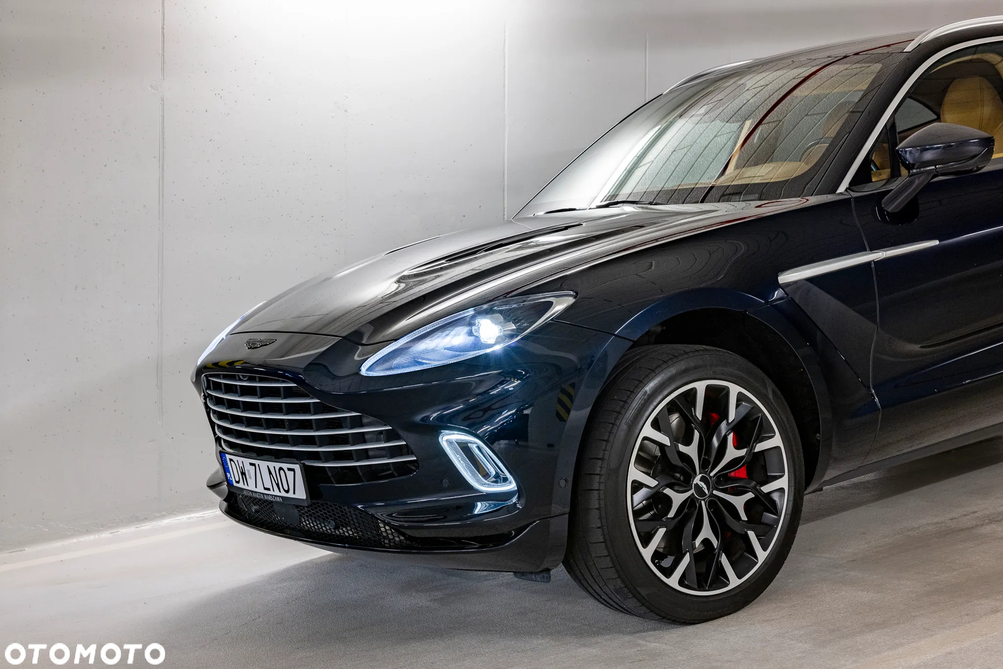 Aston Martin DBX - 2