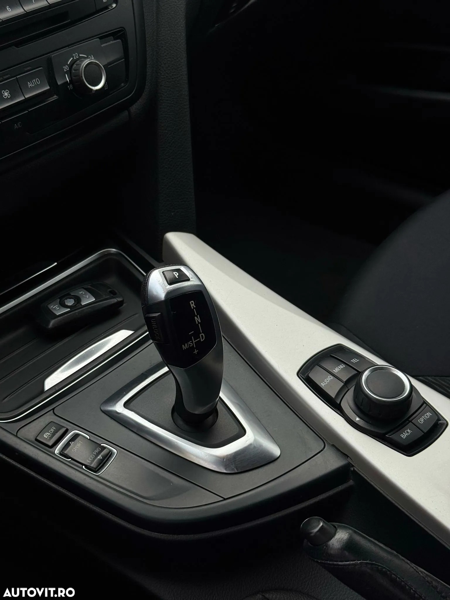 BMW Seria 3 318d Touring Aut. - 38