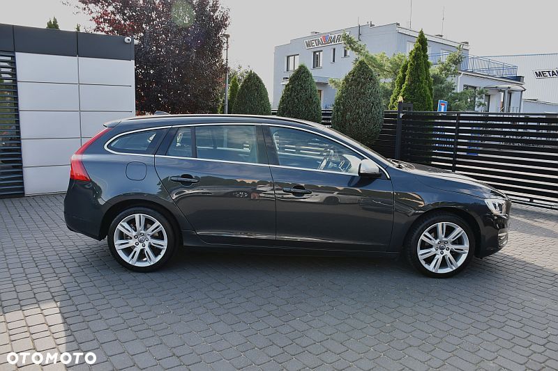Volvo V60 D3 Momentum - 28