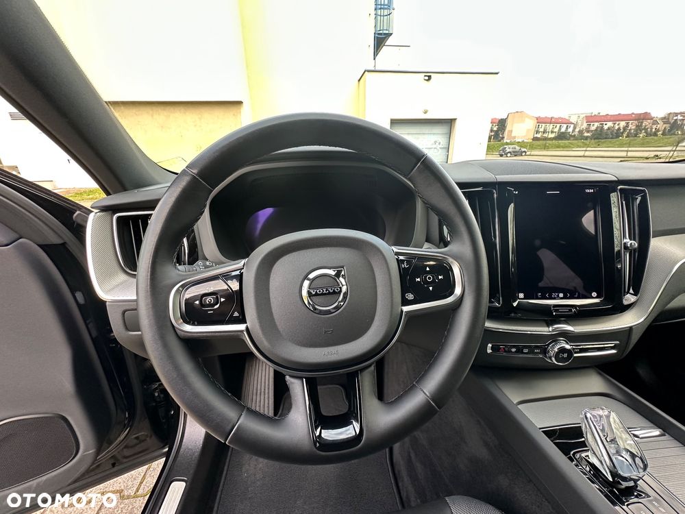 Volvo XC 60 B4 B Plus Dark - 35