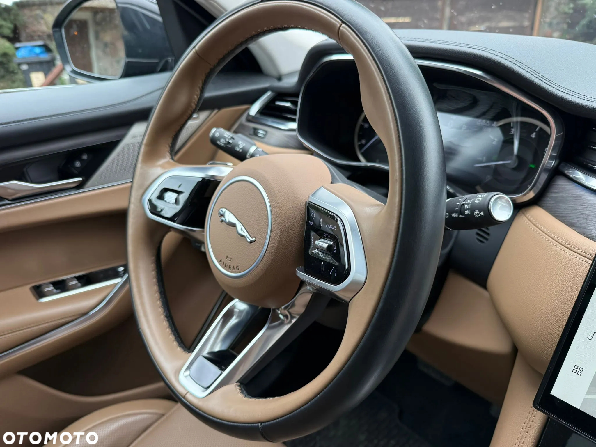 Jaguar F-Pace P250 AWD R-Dynamic Black - 25