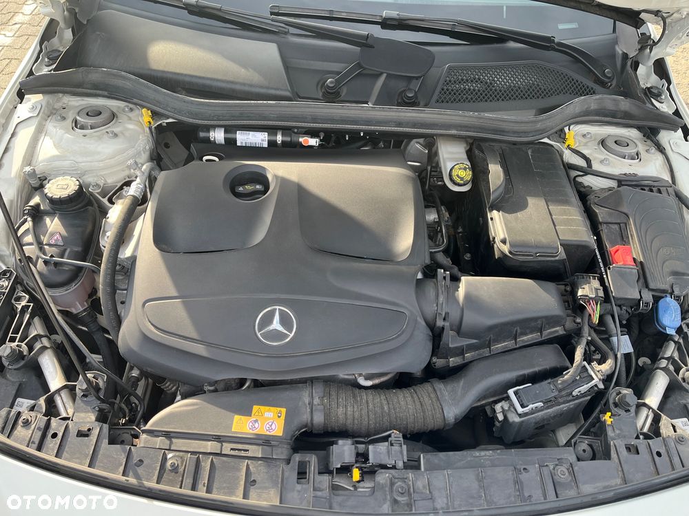 Mercedes-Benz GLA 200 7G-DCT AMG Line - 10