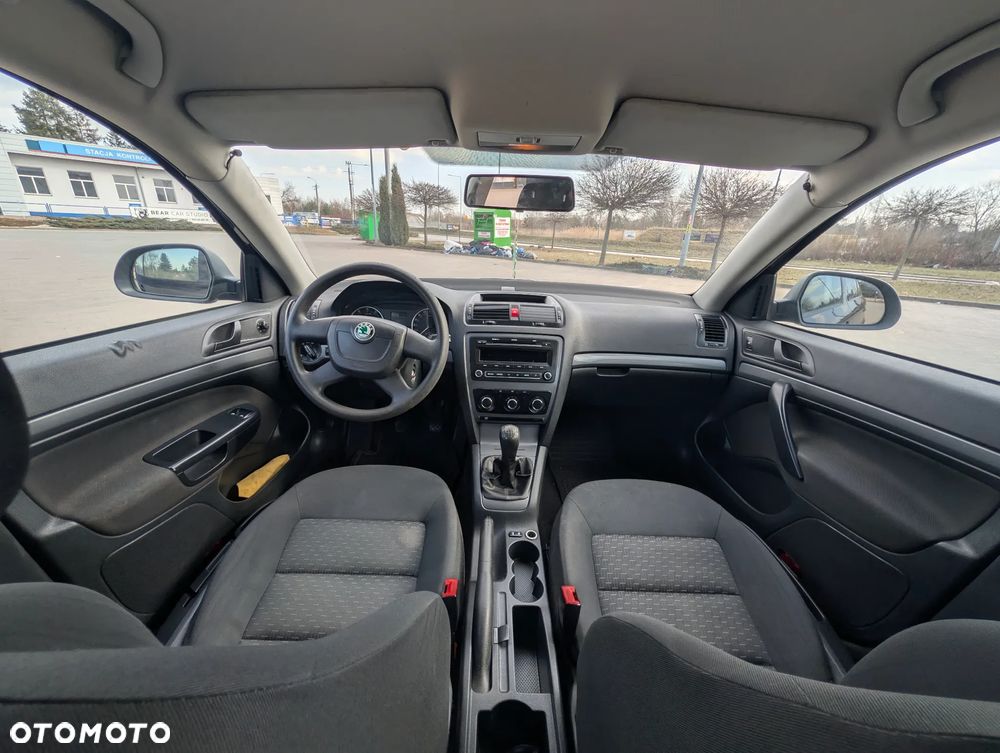 Skoda Octavia 1.6 Tour Classic - 10