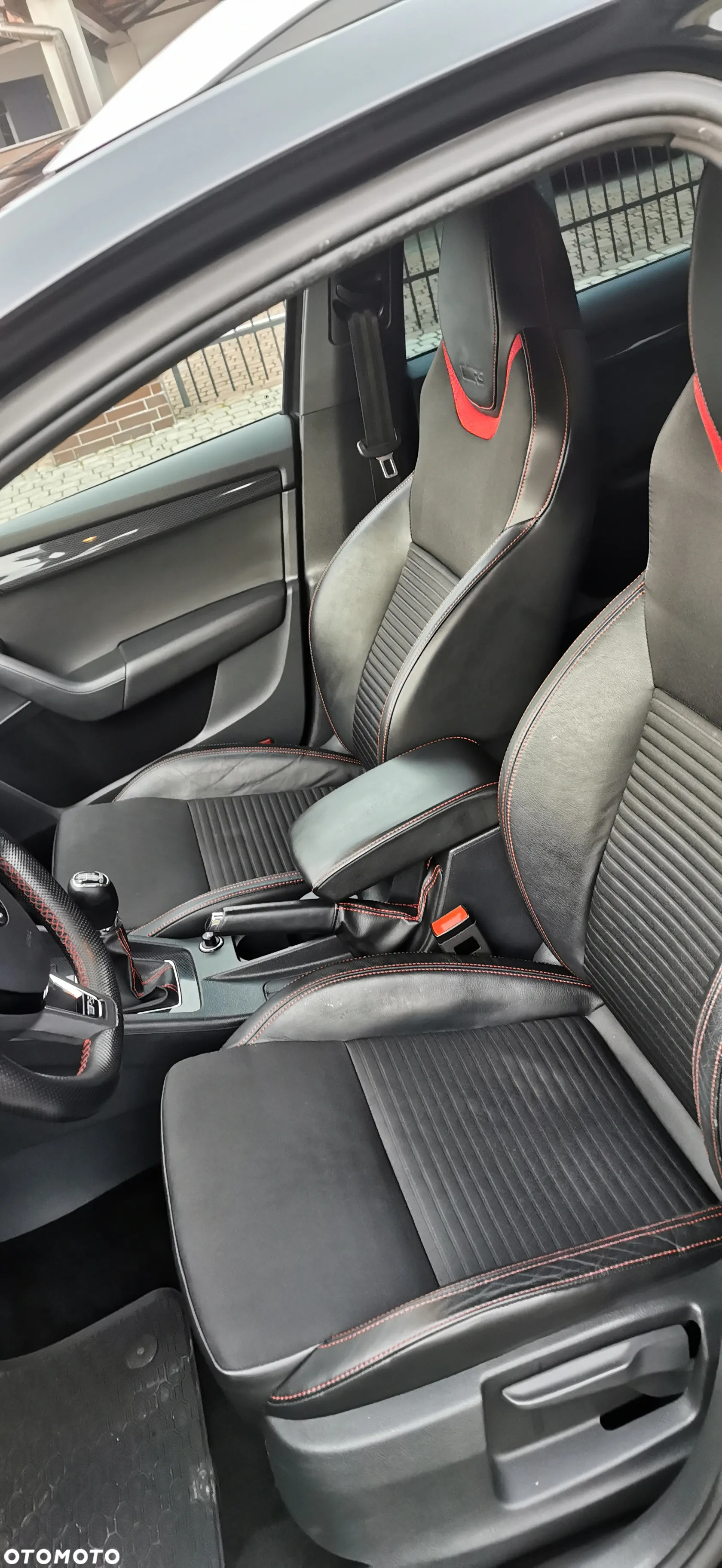 Skoda Octavia Combi 2.0 TDI RS - 19