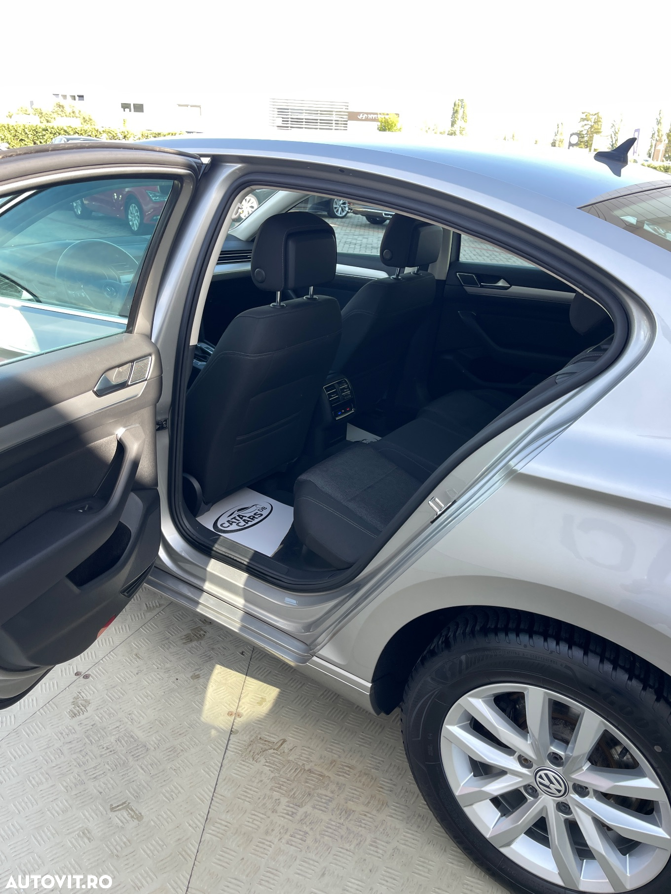 Volkswagen Passat - 25