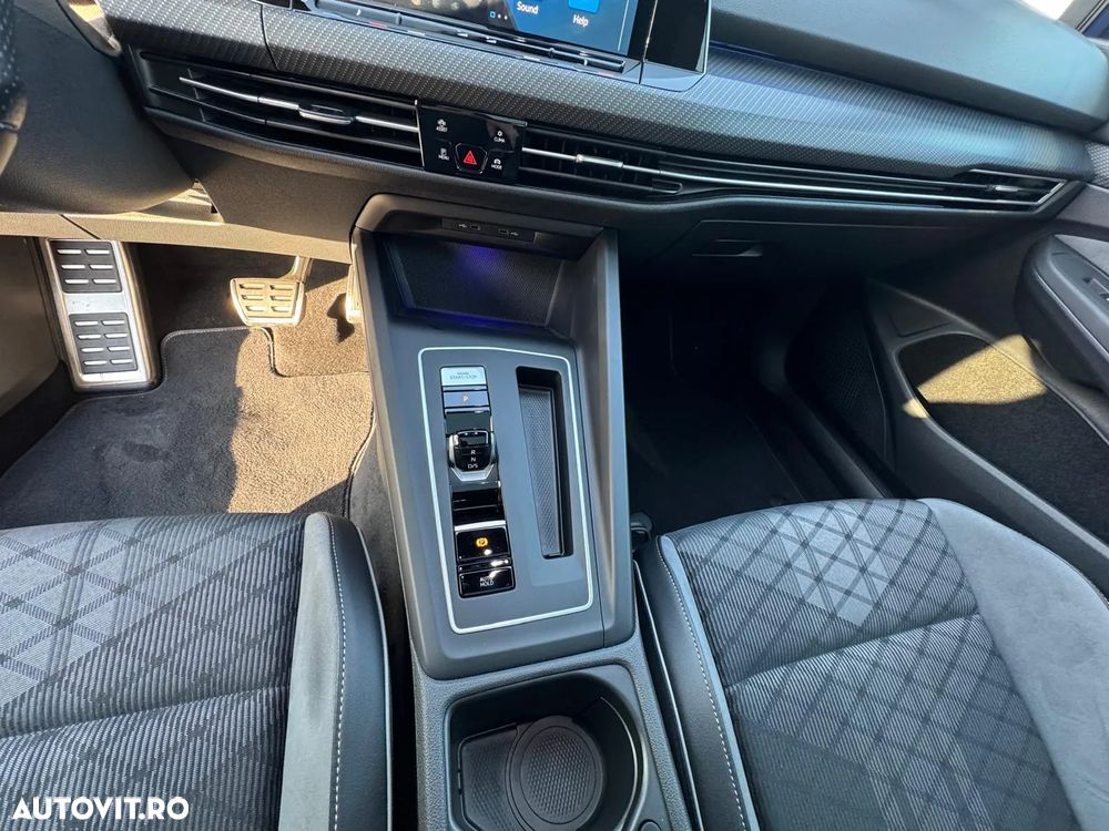 Volkswagen Golf - 11