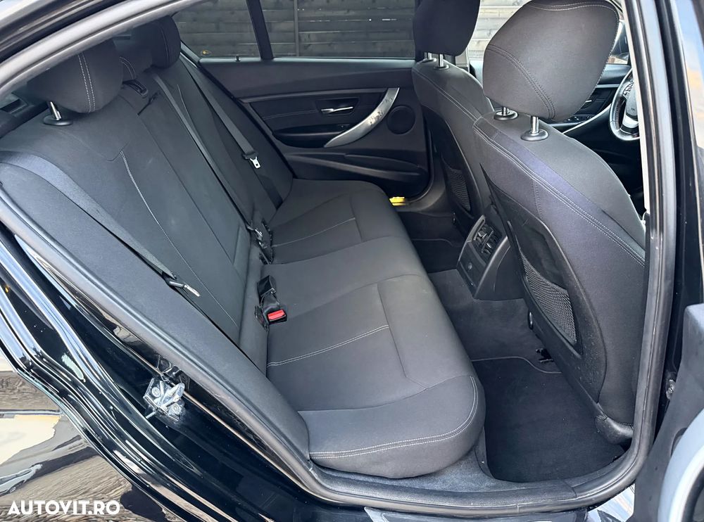 BMW Seria 3 320d Aut. Sport Line - 11
