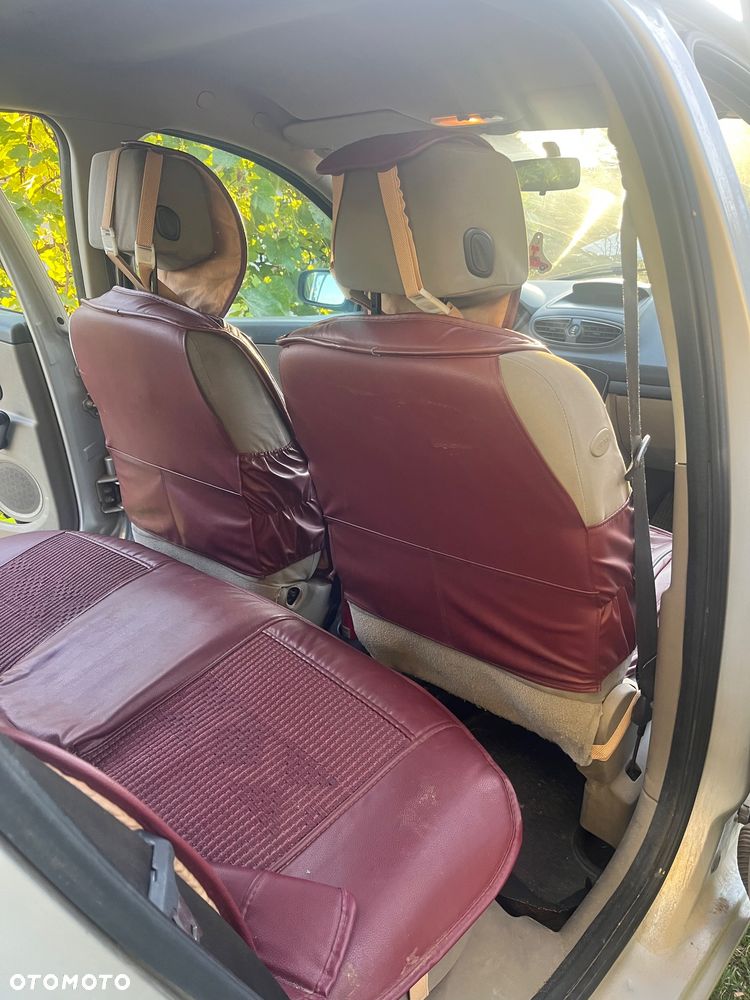 Renault Clio - 7