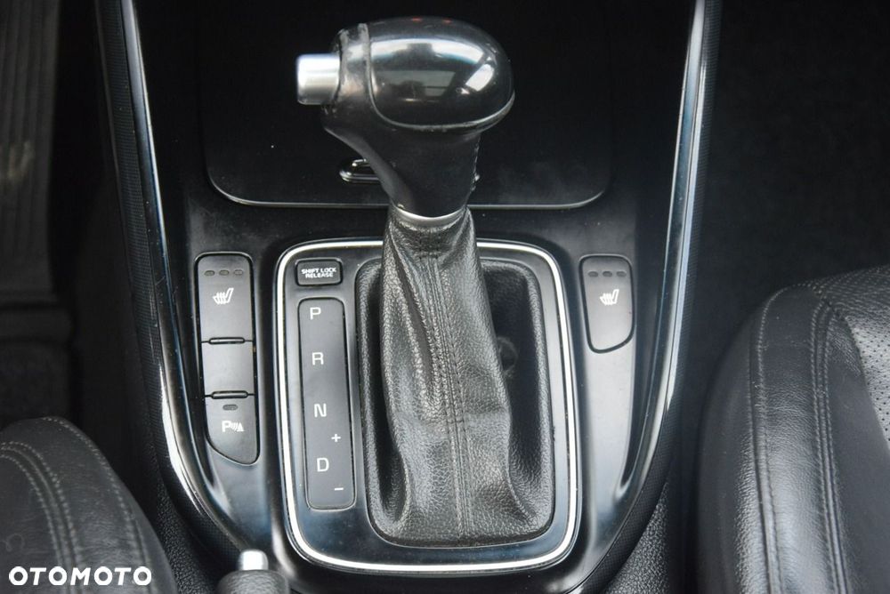 Kia Carens - 35