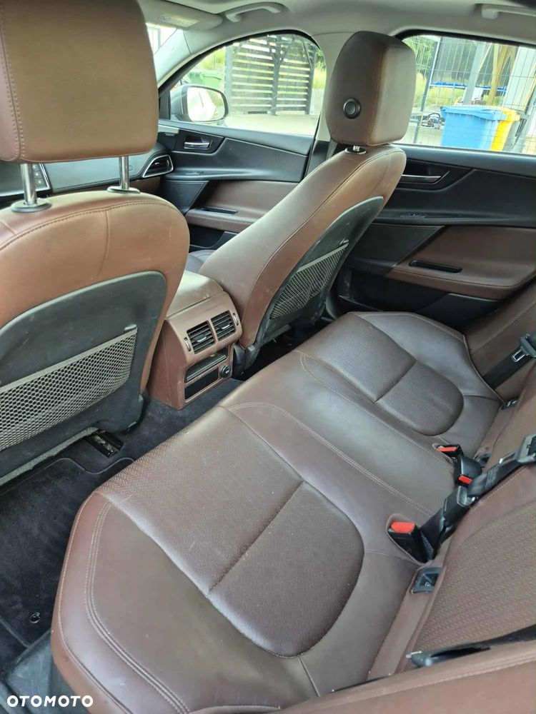 Jaguar XE 2.0 D Prestige - 9