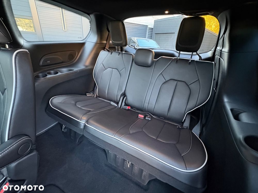 Chrysler Pacifica - 22