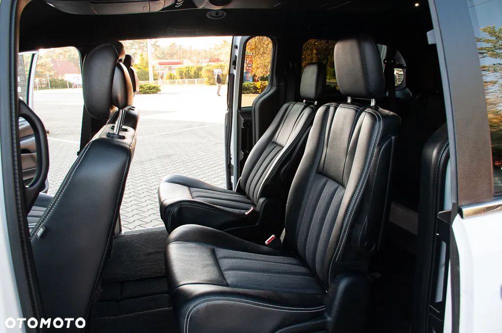 Lancia Voyager 2.8CRD S - 16