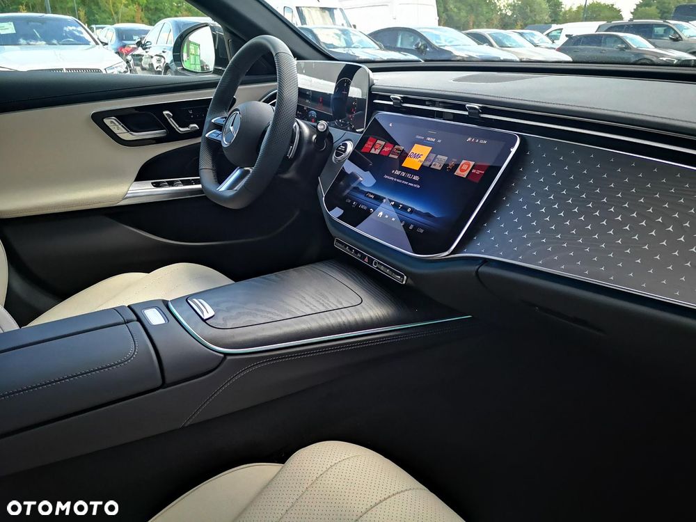 Mercedes-Benz Klasa E 300 de PHEV 4-Matic AMG 9G-Tronic - 17