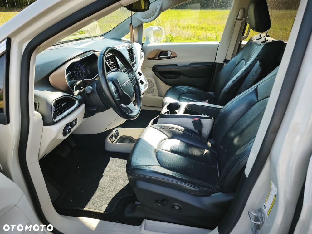 Chrysler Pacifica - 19