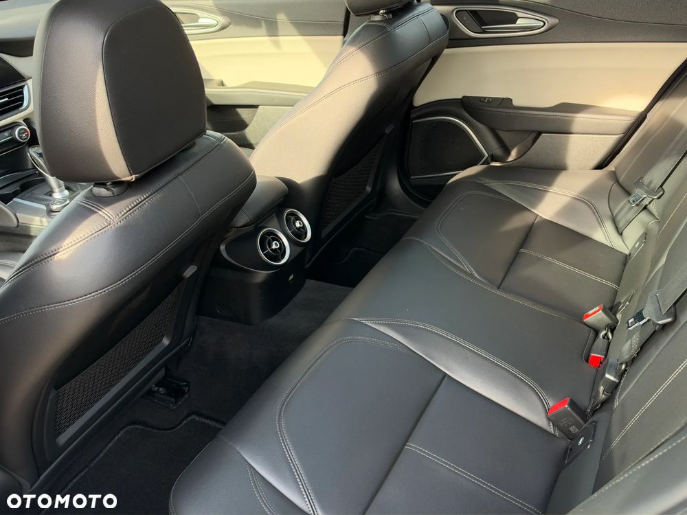 Alfa Romeo Giulia 2.0 Turbo 16V AT8 Veloce Ti - 21