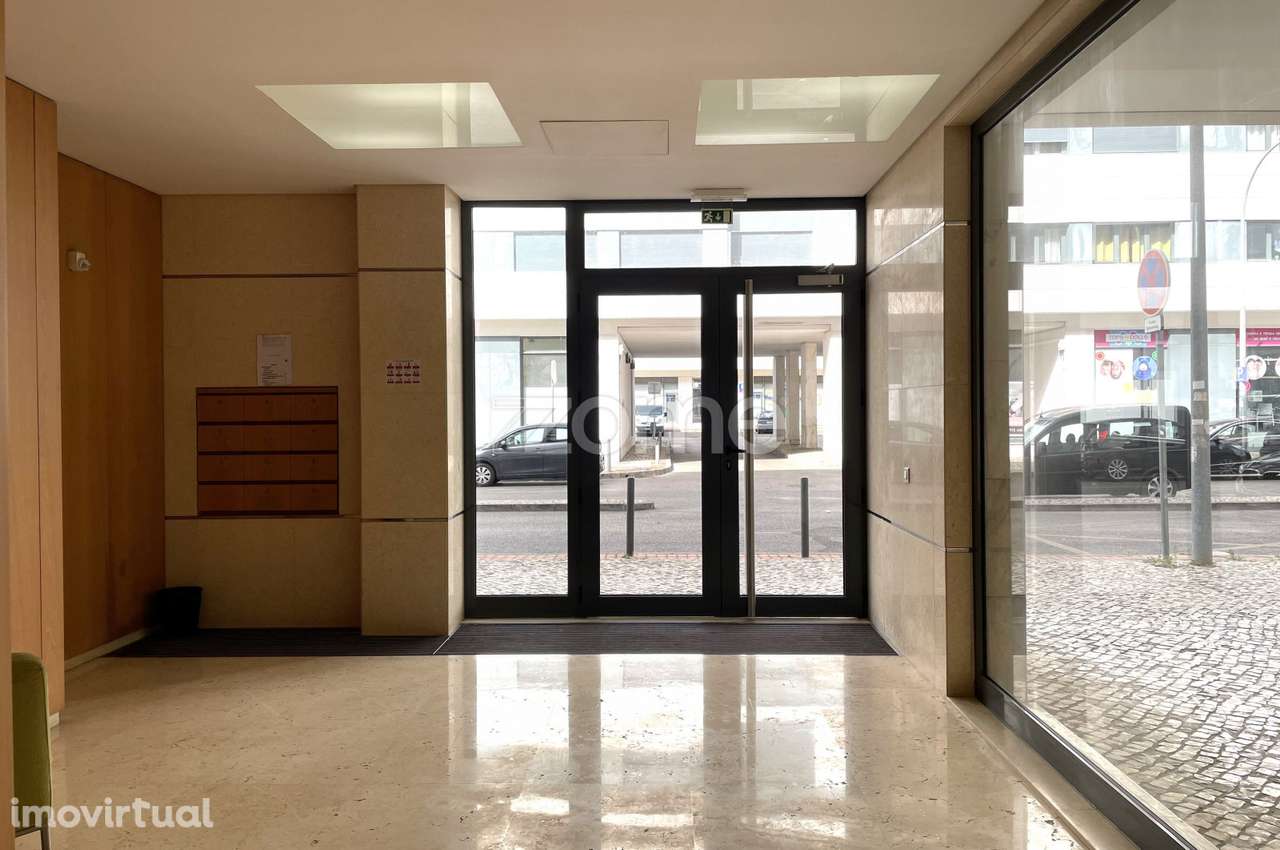 Apartamento T2 mobilado, com varanda, na Venteira, Amadora. - Grande imagem: 3/29