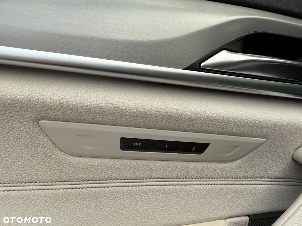 BMW Seria 5 520d Sport Line - 32