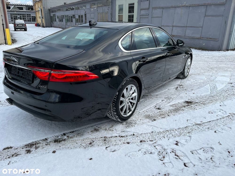 Jaguar XF 20d Prestige - 6