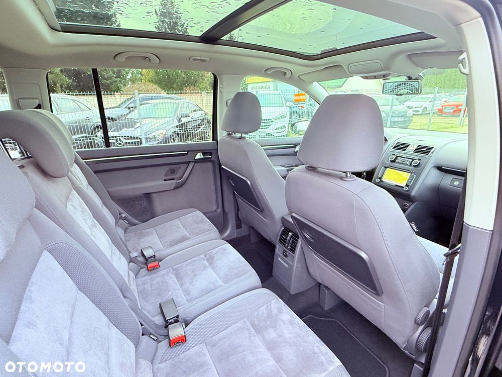 Volkswagen Touran - 30