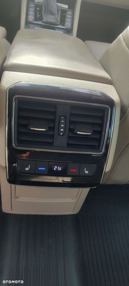 Skoda Superb 2.0 TDI L&K DSG - 19