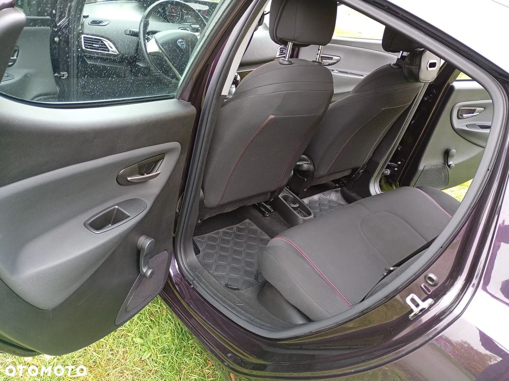Lancia Ypsilon - 23
