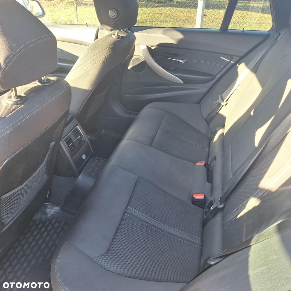 BMW Seria 3 320d Luxury Line sport - 22
