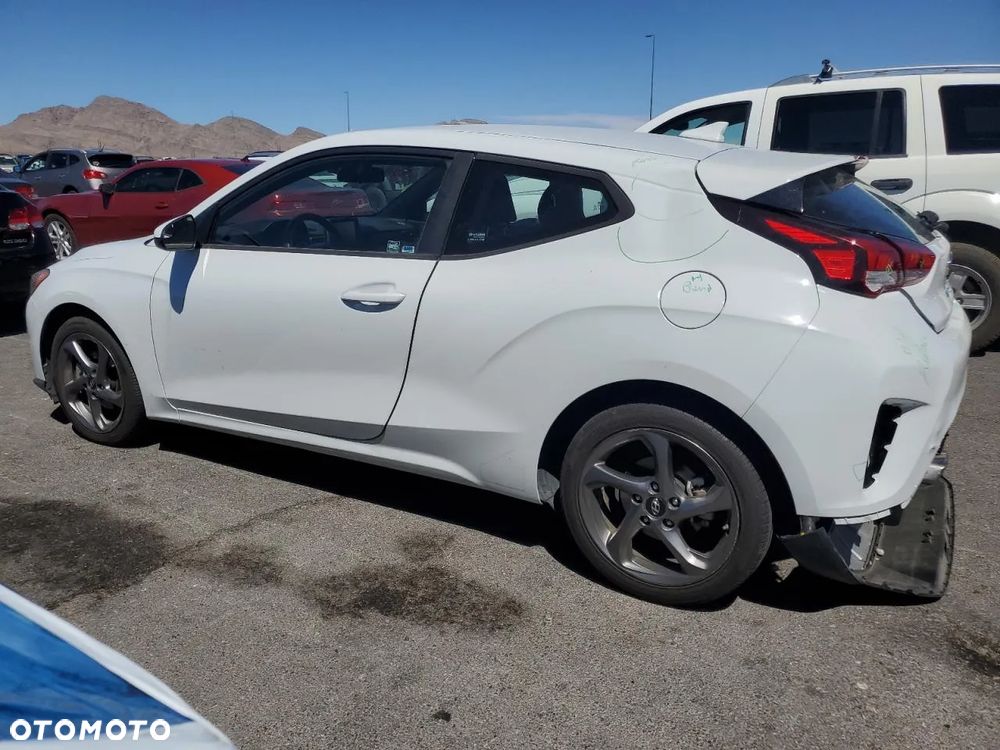 Hyundai Veloster - 4
