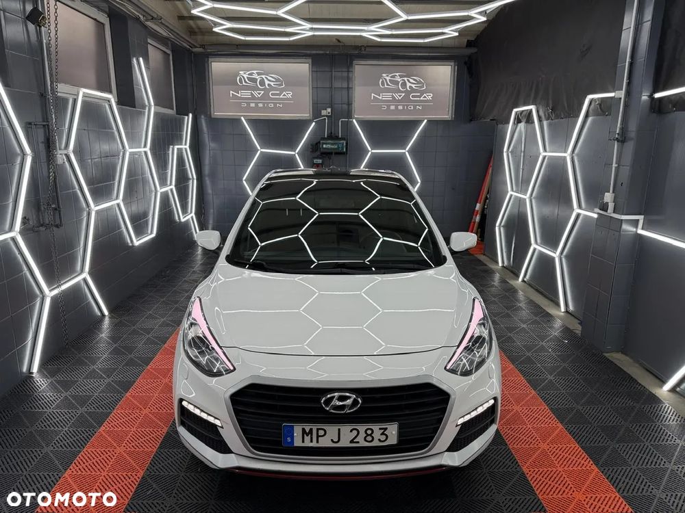 Hyundai i30 1.6 GDI Turbo Luxury - 13