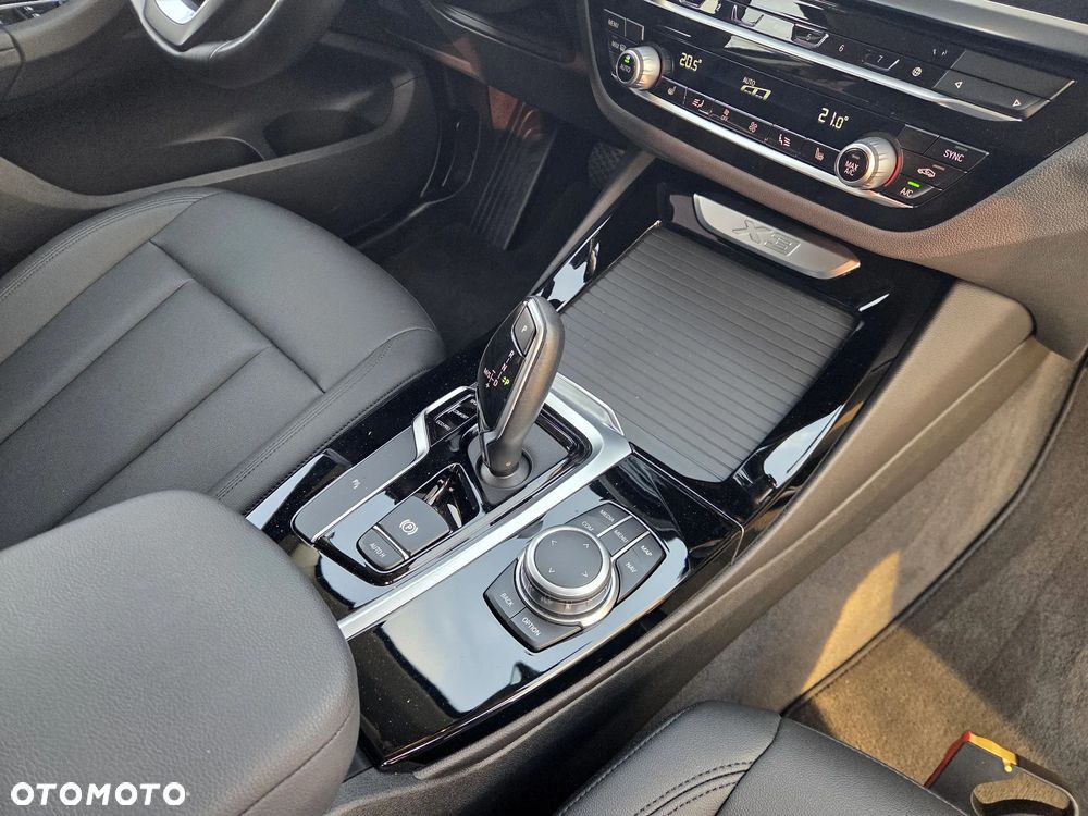 BMW X3 sDrive18d - 24