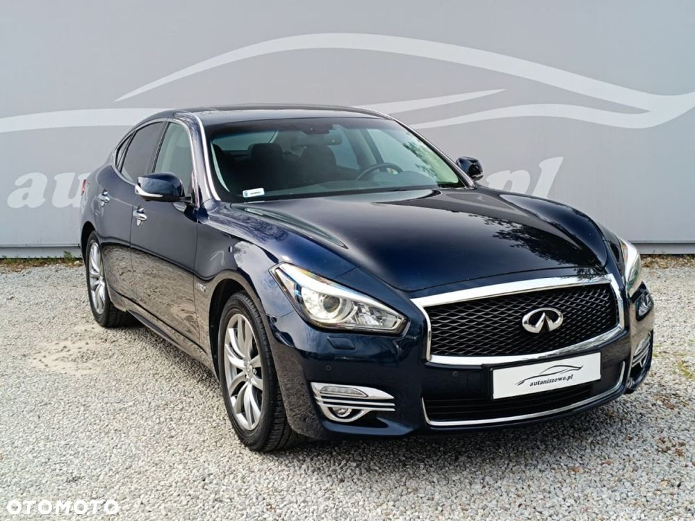 Infiniti Q70 - 2